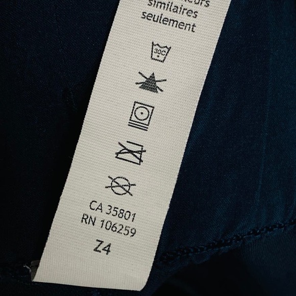 Lululemon On the Fly Crop 23" True Navy Pants Size 2 Straight leg Easy Lycra - Picture 9 of 16